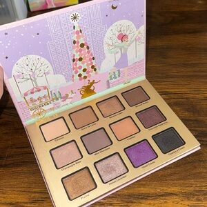 Too Faced -Christmas In New York Eyeshadow Palette